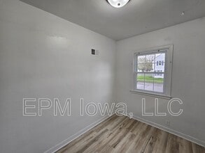 1524 Williston Ave in Waterloo, IA - Building Photo - Building Photo