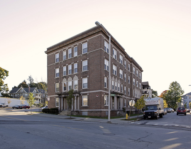 1129 Main St in Worcester, MA - Foto de edificio - Building Photo