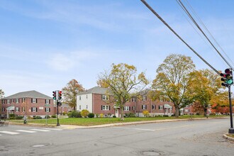 Arlington Gardens Apartments in Arlington, MA - Foto de edificio - Building Photo
