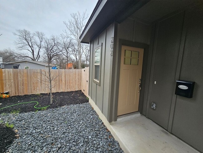 810 S Walters St in San Antonio, TX - Building Photo - Building Photo