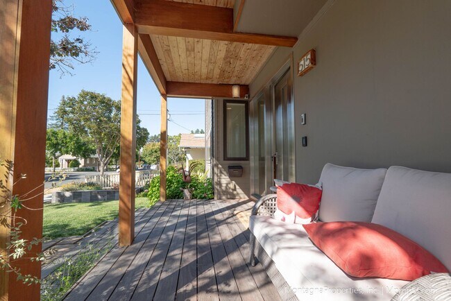 515 Mountain View Ave in Mountain View, CA - Building Photo - Building Photo