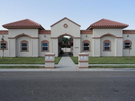 1700 W Douglas Dr, Unit D in Pharr, TX - Building Photo