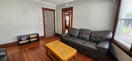 352 Elm St, Unit 2nd fl. in West Haven, CT - Foto de edificio - Building Photo