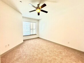 2111 Westheimer Rd in Houston, TX - Foto de edificio - Building Photo