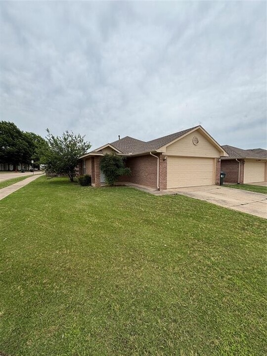 801 Beaumont Square in Norman, OK - Building Photo