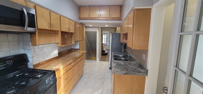 5896 Hobart St in Pittsburgh, PA - Building Photo - Building Photo