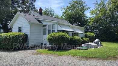 7161 Dabneys Mill Rd in Manquin, VA - Building Photo - Building Photo