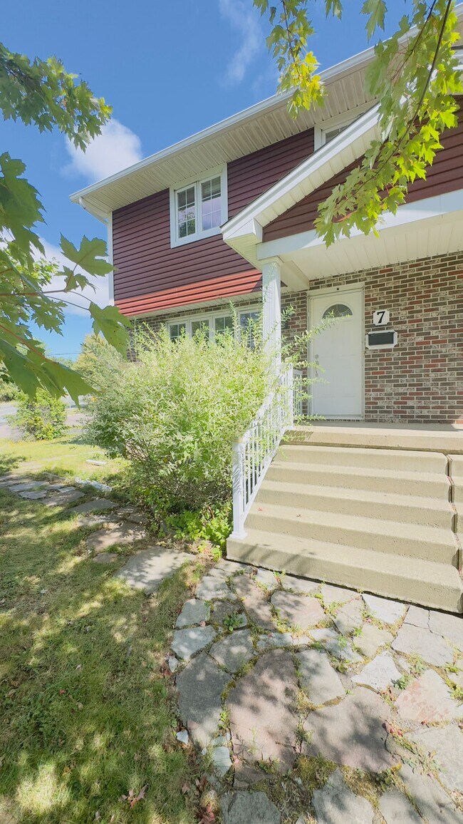 7 Glenwood Dr in Moncton, NB - Building Photo - Building Photo