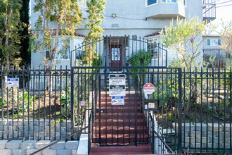 1072 Laguna Ave in Los Angeles, CA - Building Photo - Building Photo