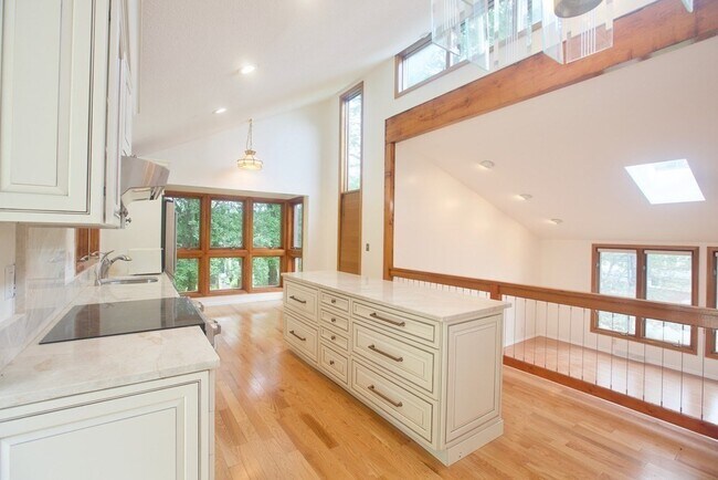 54 Drumlin Rd in Newton, MA - Building Photo - Building Photo