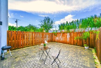 171 NW 158th St in Miami, FL - Building Photo - Building Photo