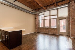 1500 W Monroe St, Unit 315 in Chicago, IL - Building Photo