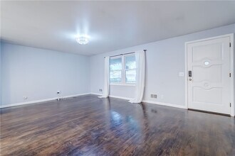 232 Meadowbriar Rd in Rochester, NY - Building Photo - Building Photo