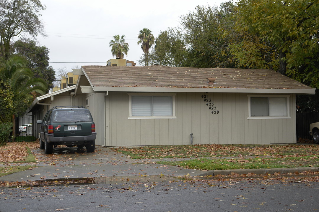 421-429 W 22nd St in Merced, CA - Foto de edificio