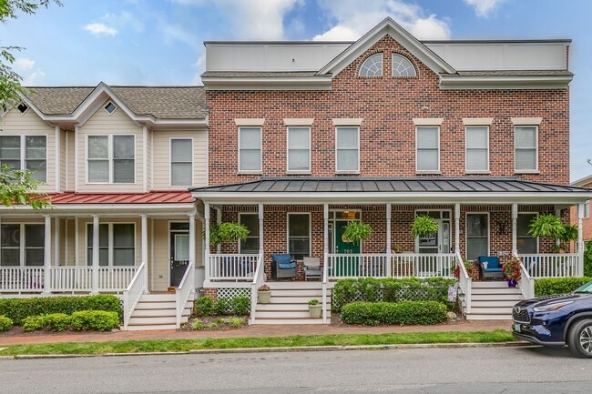 property at 702 S Laurel St
