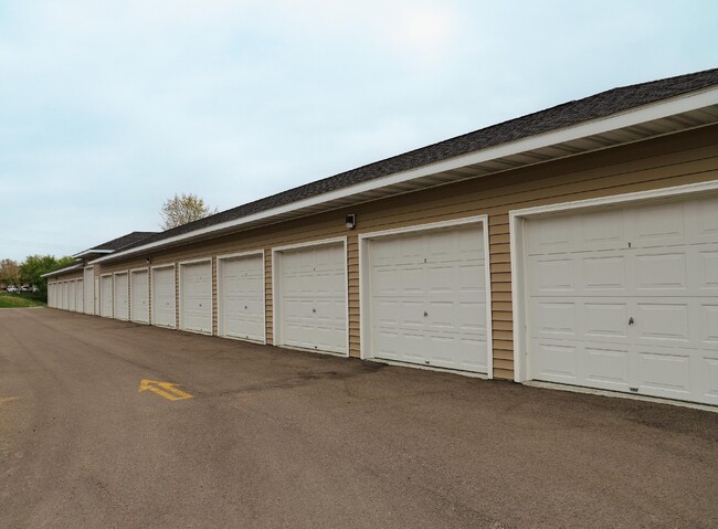 The Ponds in Faribault, MN - Foto de edificio - Building Photo