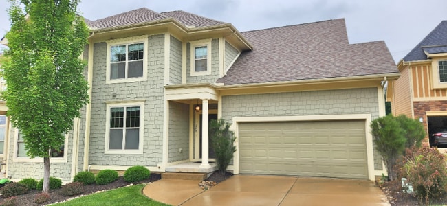 property at 208 Pointe Oakwood Way
