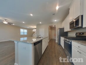 195 Chapelcrest Ln in Holly Springs, GA - Building Photo - Building Photo