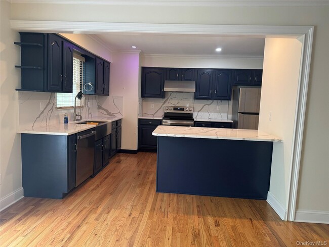 60 Eisenhower Dr in East Quogue, NY - Building Photo - Building Photo