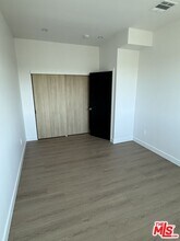 2135 S Longwood Ave in Los Angeles, CA - Building Photo - Building Photo