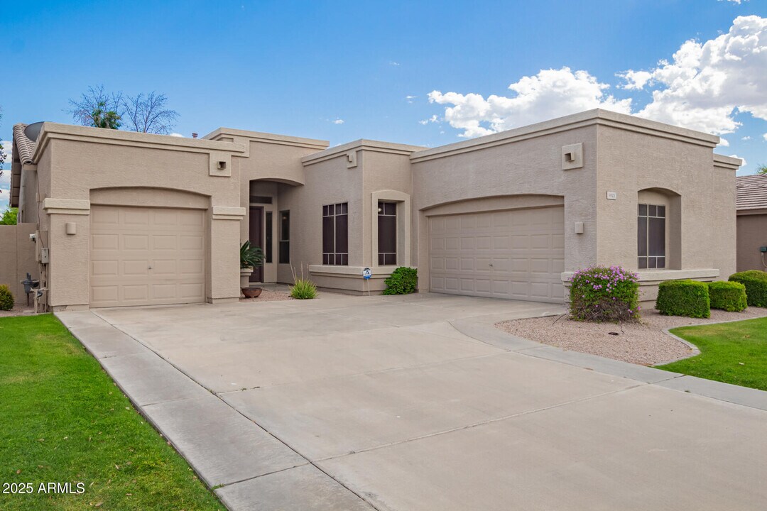 6923 W Lone Cactus Dr in Glendale, AZ - Building Photo