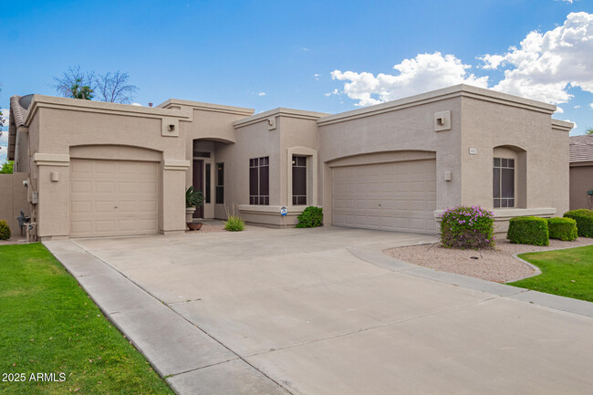 property at 6923 W Lone Cactus Dr