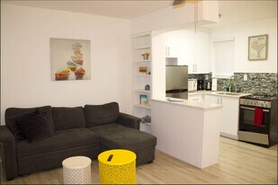 329 Madison St, Unit SI FL1-ID1075798P in Hollywood, FL - Building Photo