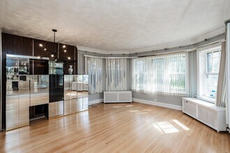 8040 S Clyde Ave in Chicago, IL - Building Photo - Building Photo