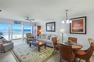 25840 Hickory Blvd, Unit 301 in Bonita Springs, FL - Foto de edificio - Building Photo