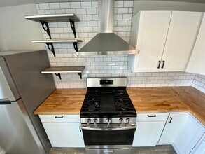 1033 Juneau St, Unit 1033 in Anchorage, AK - Building Photo - Building Photo