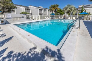 101 Old Ferry Rd in Shalimar, FL - Building Photo