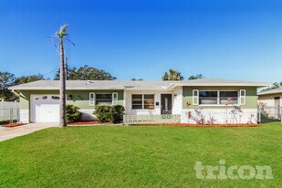 6338 21st St N in St. Petersburg, FL - Building Photo