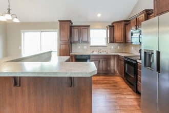 605 Marguerite St in Kearney, MO - Foto de edificio - Building Photo