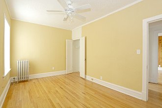 6930-6942 S Crandon Ave in Chicago, IL - Building Photo - Interior Photo