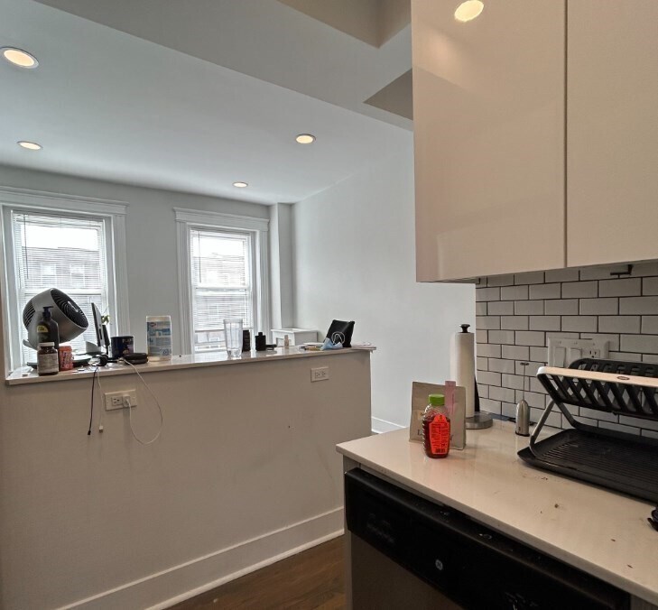 32 Queensberry St in Boston, MA - Building Photo