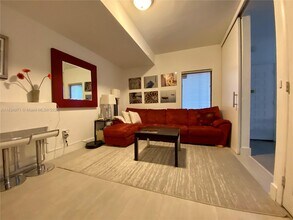 2410 Brickell Ave in Miami, FL - Building Photo - Building Photo