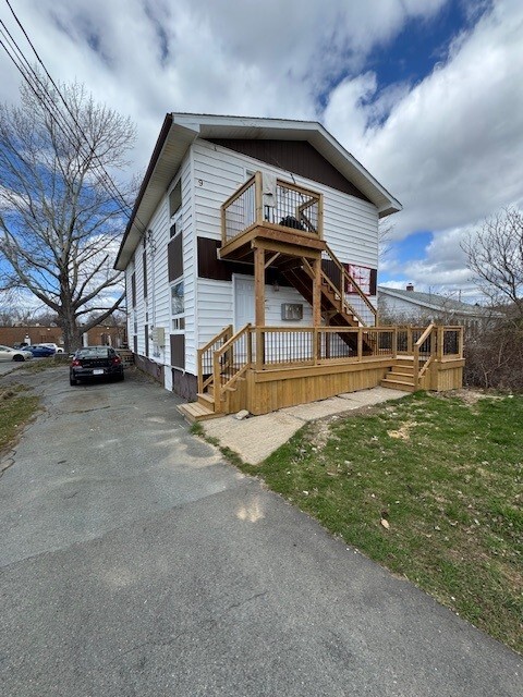 property at 9 Jackson Rd