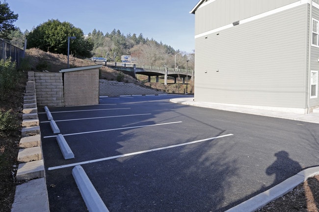 The Waterford Apartments in Portland, OR - Building Photo - Building Photo