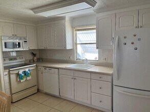 6948 SE Delegate St in Hobe Sound, FL - Building Photo - Building Photo