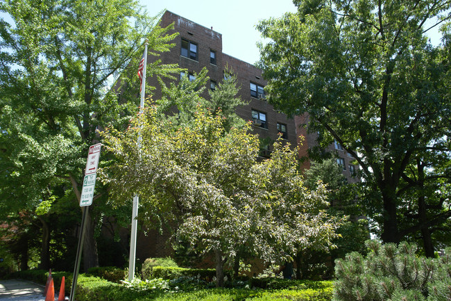 Westbrook Tenants Corporation in White Plains, NY - Building Photo - Building Photo