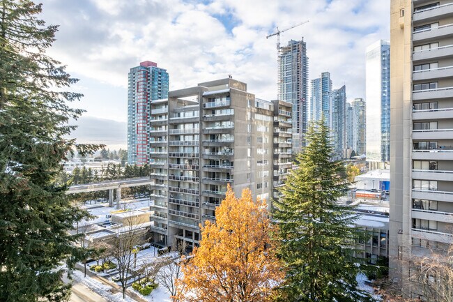 Bonsor Place in Burnaby, BC - Building Photo - Building Photo