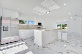16315 SW 107th Ave in Miami, FL - Building Photo - Building Photo