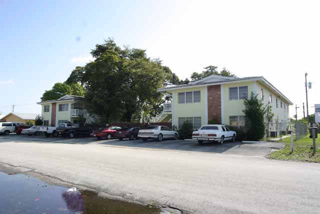 1430 Holly Heights Dr in Fort Lauderdale, FL - Building Photo