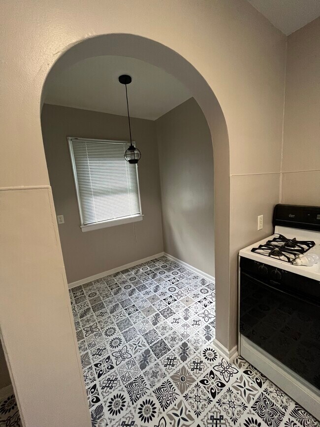 327 Polk St in Waterloo, IA - Building Photo - Building Photo