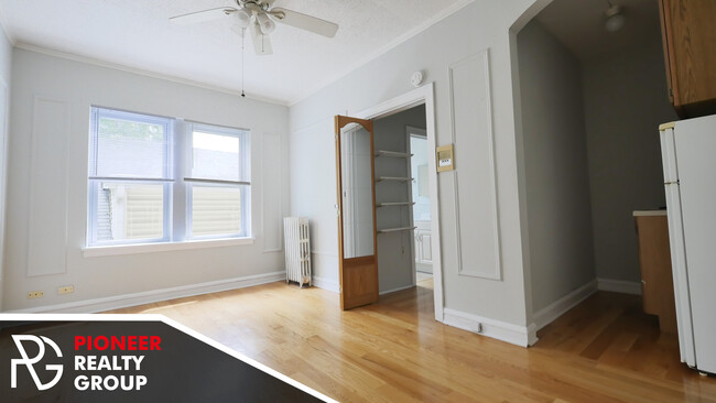 2825 N Burling St, Unit 2827 North BURLING, #2827 in Chicago, IL - Building Photo - Building Photo