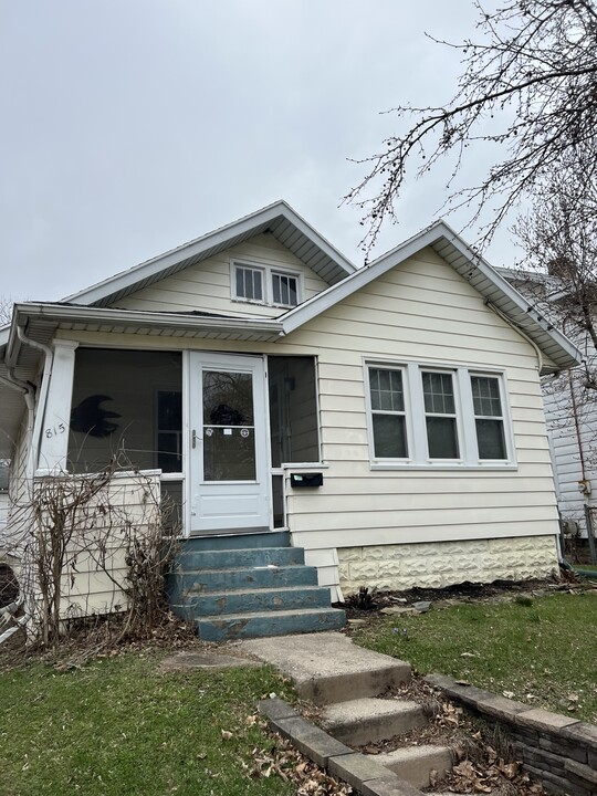815 Mahlon St in Lansing, MI - Building Photo