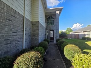 16102 Mission Village Dr in Houston, TX - Building Photo - Building Photo