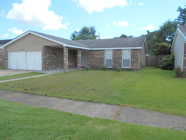 property at 3809 Mercer Ln