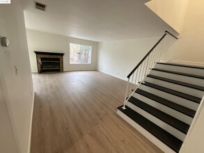 131 Pelican Loop in Pittsburg, CA - Building Photo - Building Photo