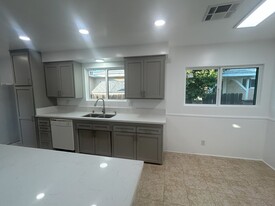 10819 Woodley Ave in Granada Hills, CA - Building Photo - Building Photo